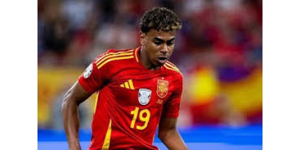 Lamine Yamal viert zijn 17e verjaardag